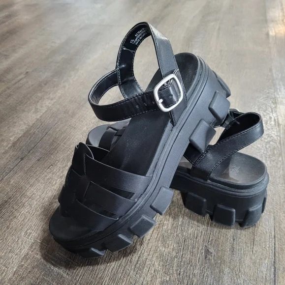 Wild Fable Black Avril Fisherman Chunky Sandals, Size 7.5 - Picture 1 of 12